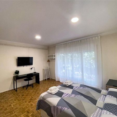 Villarroel Habitaciones Barcelona Exterior photo