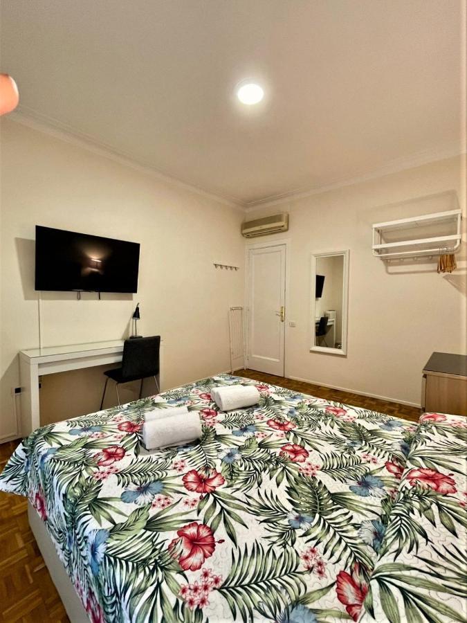 Villarroel Habitaciones Barcelona Exterior photo