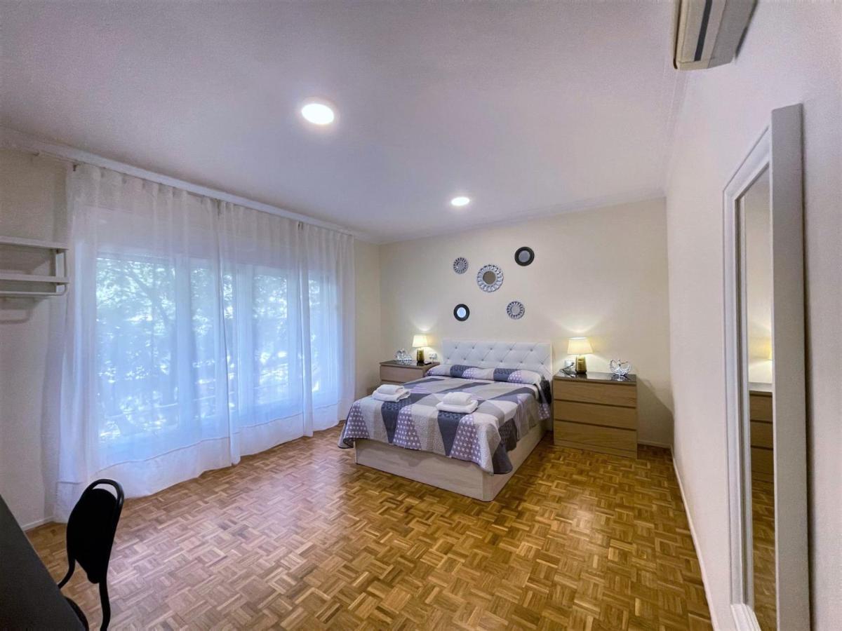 Villarroel Habitaciones Barcelona Exterior photo