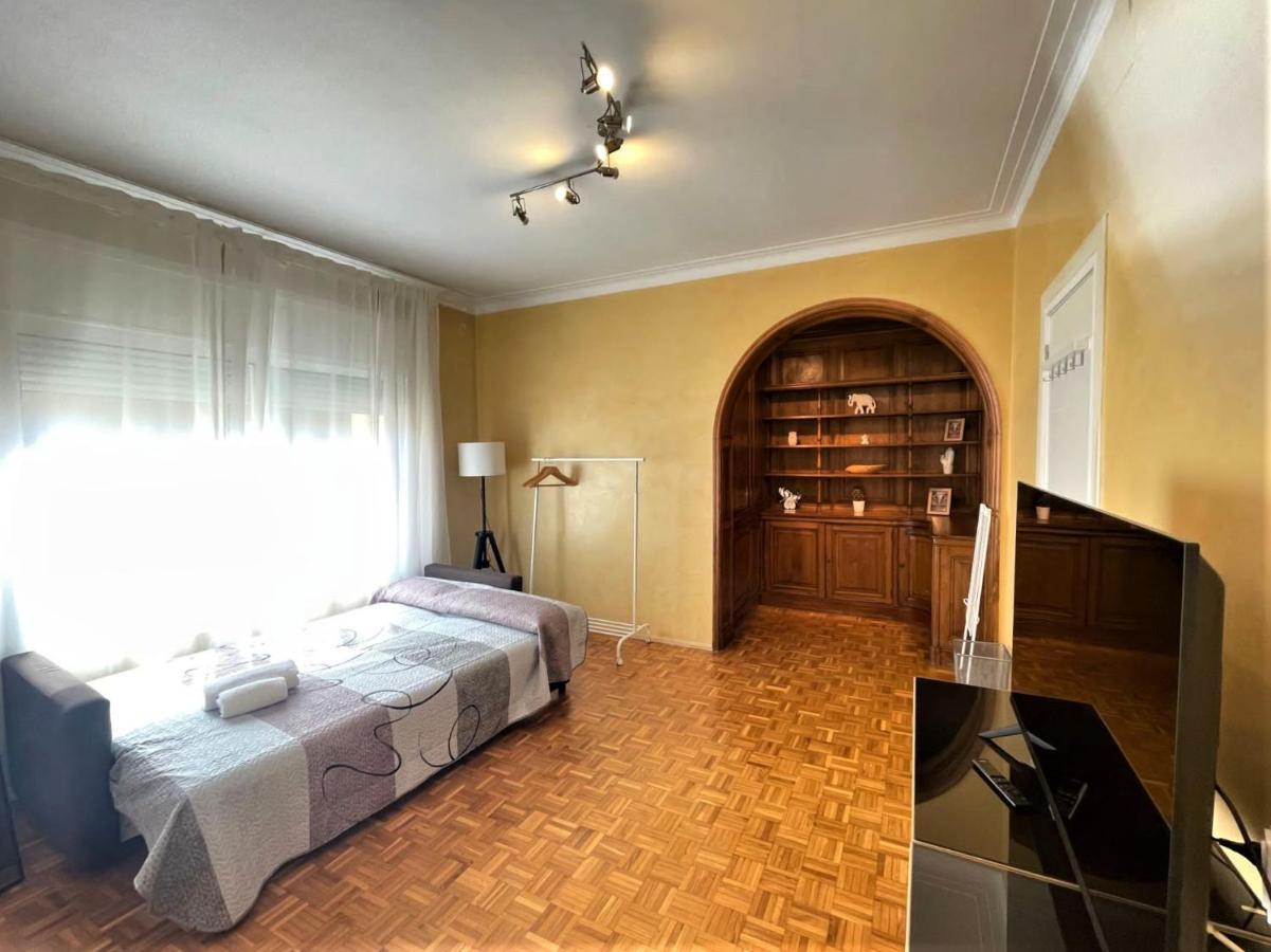 Villarroel Habitaciones Barcelona Exterior photo