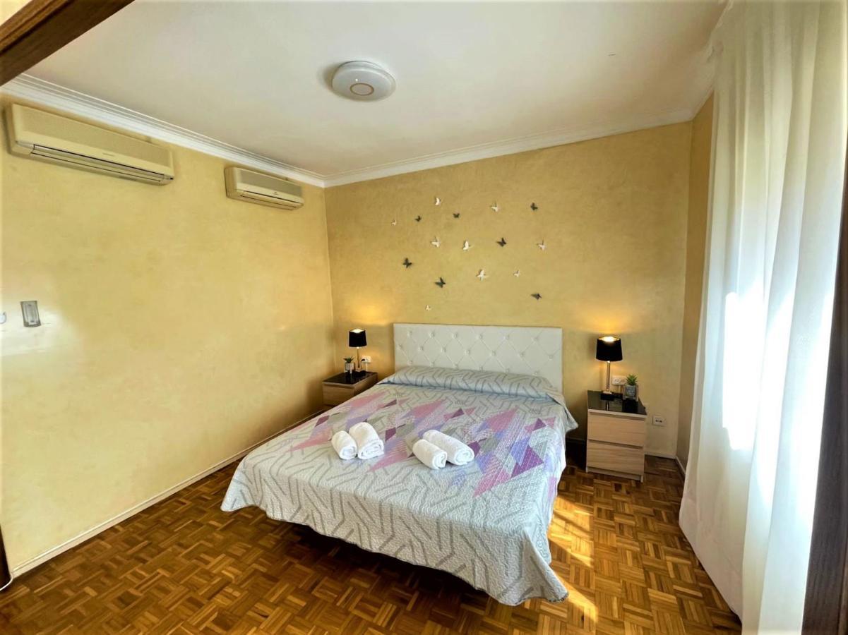 Villarroel Habitaciones Barcelona Exterior photo