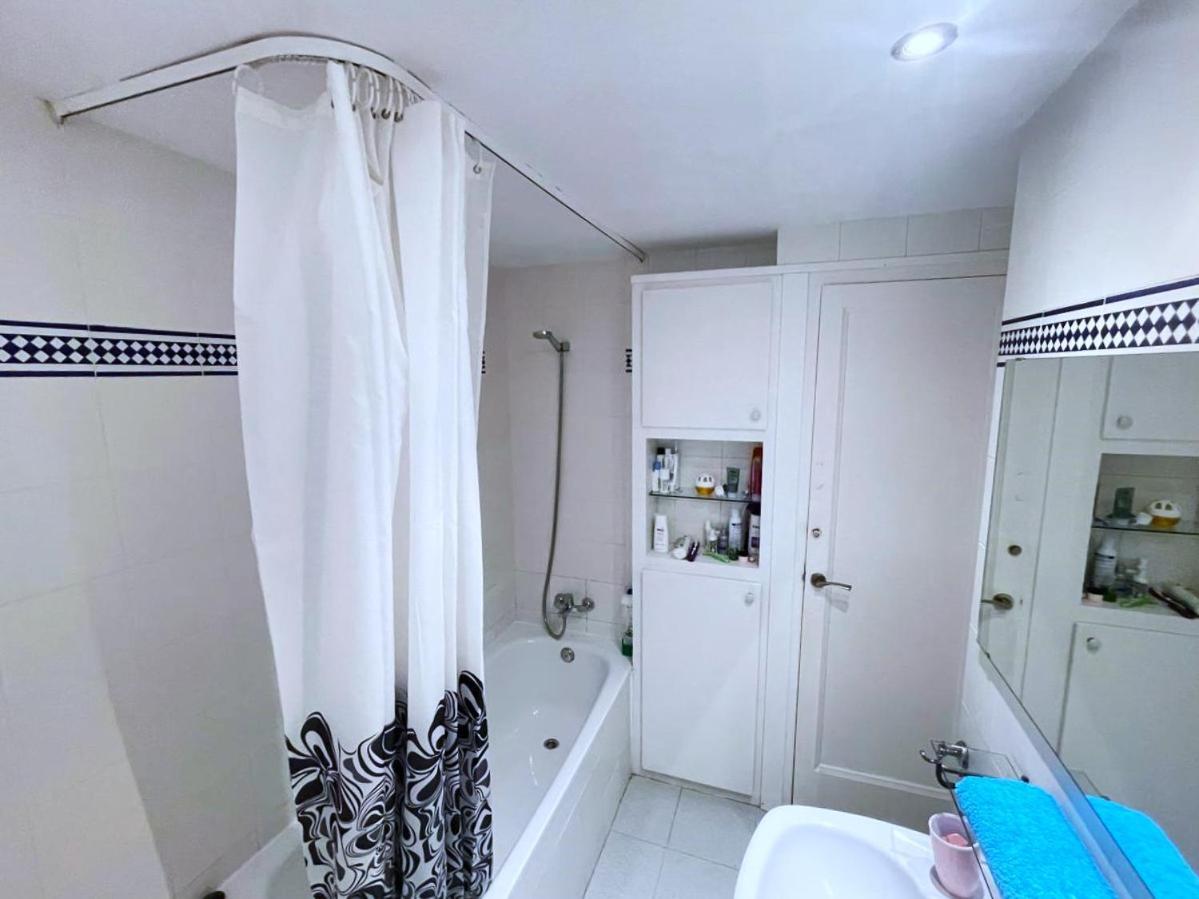 Villarroel Habitaciones Barcelona Exterior photo